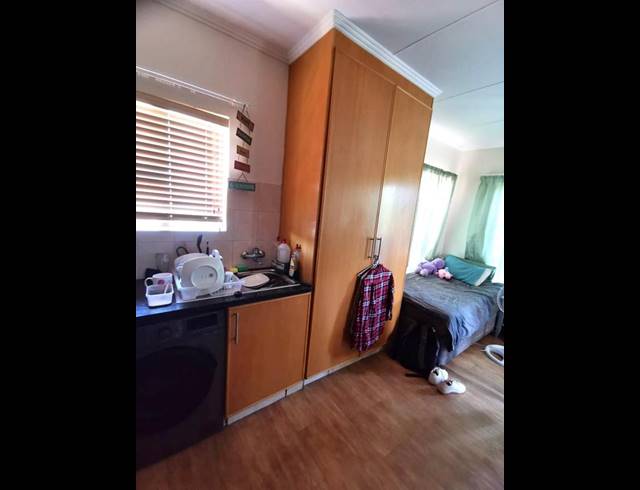 1 BEDROOM PROPERTY TO RENT IN DIE BULT